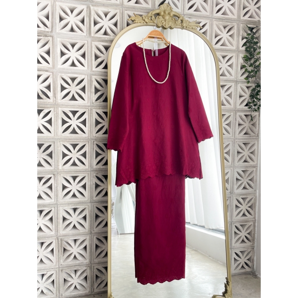 Unaina Embroidery Kurung (SIZE L)